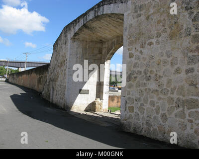 Officiellement, Santo Domingo Santo Domingo de Guzmán, est la capitale de la République dominicaine. Caraïbes Zona Colonial Puerta de las Atarazanas Banque D'Images