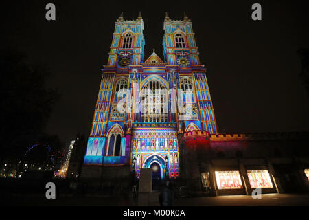 La lumière de l'esprit par Patrice Warrener est projetée sur l'abbaye de Westminster pendant la London festival lumière Lumiere commandé par le maire de Londres Sadiq Khan et produit par l'artichaut. Banque D'Images