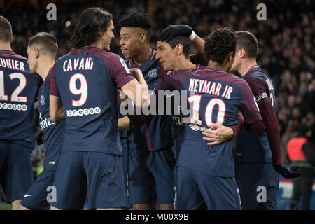 Paris. 17 Jan, 2018. Les joueurs du Paris Saint-Germain célébrer pendant leur match de Ligue 1 saison 2017-2018 21ème tour à Paris, France le 17 janvier 2018. Paris Saint-Germain a gagné 8-0. Crédit : Jack Chan/Xinhua/Alamy Live News Banque D'Images