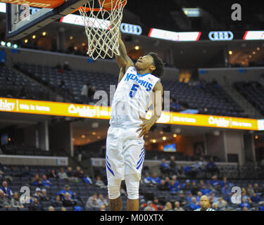 16 janvier, 2018 ; Memphis, TN, USA ; Memphis Tigers guard, KAREEM BREWTON Jr.(5), se détache et va pour le slam dunk. Les Memphis Tigers défait les Huskies de UConn, 73-49, à la FedEx Forum. Kevin Langley/CSM Banque D'Images