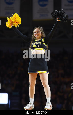 Wichita, Kansas, États-Unis. 17 Jan, 2018. Un Wichita State Shockers cheerleader effectue dans un timeout lors de la NCAA de basket-ball entre la SMU Mustangs et le Wichita State Shockers à Charles Koch Arena de Wichita, Kansas. Kendall Shaw/CSM/Alamy Live News Banque D'Images