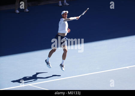 Le joueur de tennis Serbe Novak Djokovic est en action au cours de son 2e tour à l'Open d'Australie contre le joueur de tennis français Gael Monfils le Jan 18, 2018 à Melbourne, Australie. Credit : YAN LERVAL/AFLO/Alamy Live News Banque D'Images