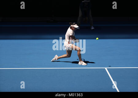 Melbourne, Australie. 18 janvier, 2018. La joueuse de tennis française Caroline Garcia est en action au cours de son 2ème tour à l'Open d'Australie contre le joueur de tennis tchèque Marketa Vondrousova le Jan 18, 2018 à Melbourne, Australie - Crédit : Yan Lerval/Alamy Live News Banque D'Images