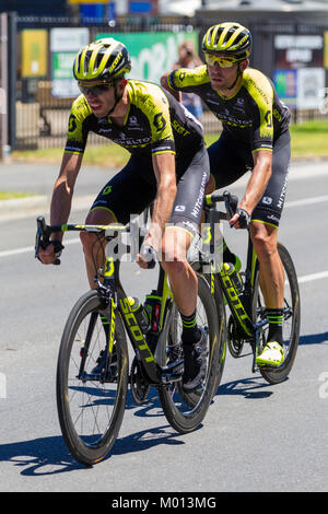 Victor Harbor, Australie. 18 janvier, 2018. Mitchelton équipe Scott en formation sur l'étape 3 du Tour Down Under le 18 janvier 2018 Credit : Darryl Leach/Alamy Live News Banque D'Images