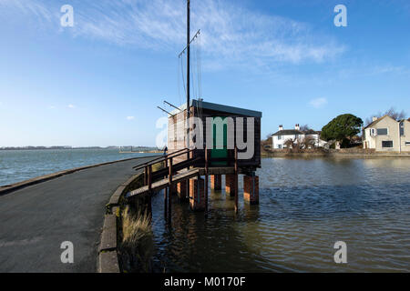 Vue grand angle d'Emsworth Harbour. Emsworth est une jolie ville sur la frontière de West Sussex Hampshire/populaire auprès des excursionnistes et des visiteurs Banque D'Images