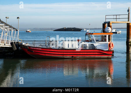 Fierté de Hayling Ferry en attente à Eastney pour rendre le passage à Hayling Islandwood court Banque D'Images