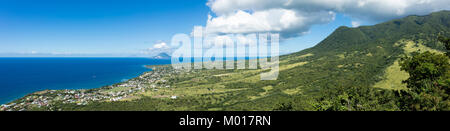 Vue panoramique de St Kitts avec St Eustache et Saba en arrière-plan. Banque D'Images