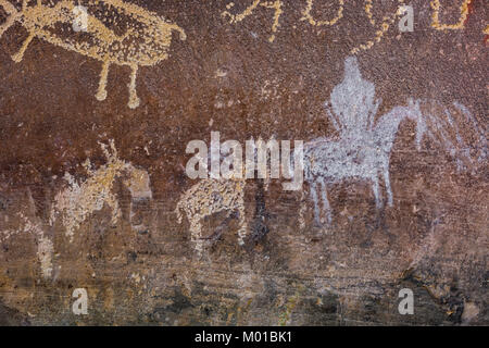 Le pictogramme du cavalier avec des pétroglyphes dans Canyonlands, Utah, USA Banque D'Images