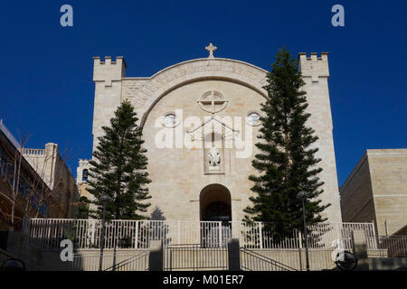 Façade de St Vincent de Paul chapelle construite dans le style néo-roman qui sert l'Hospice catholique de Saint Vincent de Paul à Jérusalem, situé dans le quartier de Mamilla, près de la vieille ville de Jérusalem Israël Banque D'Images