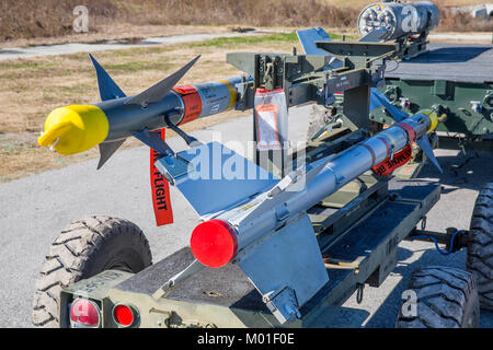 Missiles AIM-9 Sidewinder sont étagés sur la piste du Marine Corps Air Station New River, N.C., 21 Décembre, 2017. Banque D'Images