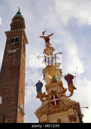 Vicenza, VI, Italie - le 19 septembre 2015 : monument ancien appelé LA RUA, symbole de la ville avec une grande tour appelée Torre Bissara en langue italienne Banque D'Images