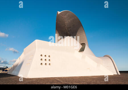 L'extérieur de l'Auditorium de Ténérife ou Auditorio de Tenerife Adán Martín à Santa Cruz de Tenerife sur l'île de Tenerife, Espagne Banque D'Images