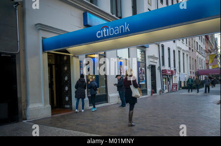 Une direction générale de la Citibank à Chelsea à New York le lundi 15 janvier, 2018. Citigroup doit publier ses chiffres du quatrième trimestre le mardi matin. (Â© Richard B. Levine) Banque D'Images