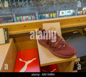 Une marque Puma sneaker en exposition dans un magasin de