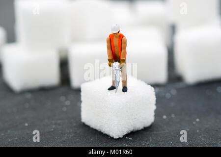 Les personnes travaillant avec miniature de sucre. Concept de soins de santé. Le régime alimentaire, la graisse et le diabète. Concept de soins de santé. Banque D'Images