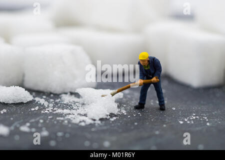 Les personnes travaillant avec miniature de sucre. Concept de soins de santé. Le régime alimentaire, la graisse et le diabète. Concept de soins de santé. Banque D'Images