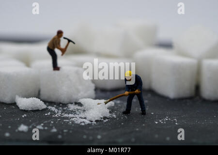 Les personnes travaillant avec miniature de sucre. Concept de soins de santé. Le régime alimentaire, la graisse et le diabète. Concept de soins de santé. Banque D'Images