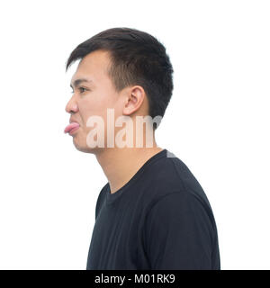 Asian young man showing langue isolé sur fond blanc avec clipping path. envieux et insulte les émotions concept Banque D'Images