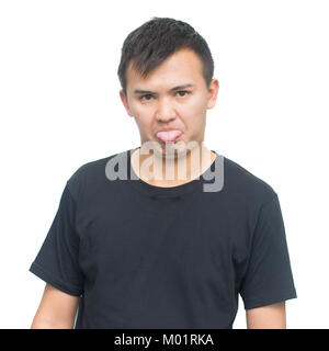 Asian young man showing langue isolé sur fond blanc avec clipping path. envieux et insulte les émotions concept แลบ Banque D'Images