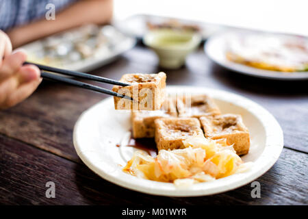 Les aliments traditionnels taïwanais:Stinky tofu Banque D'Images