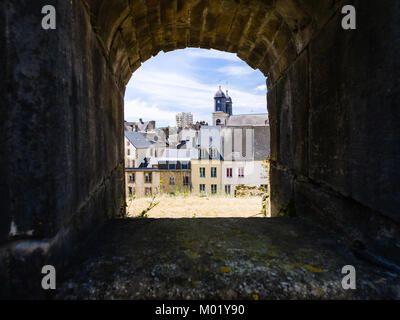 SEDAN, FRANCE - 30 juin 2010 : avis de la ville de limiter au château château de Sedan en journée d'été. Sedan est une commune française, située dans le département des Ardennes, la Banque D'Images