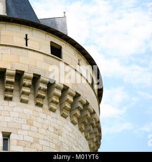 SULLY-SUR-LOIRE, FRANCE - 9 juillet 2010 : sommet de la tour de château Chateau de Sully-sur-Loire. Le fort est château Renaissance situé dans la ville de Sully-sur Banque D'Images