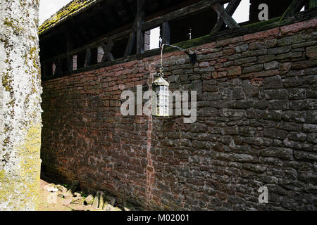 ORSCHWILLER, FRANCE - 11 juillet 2010 : mur de forteresse en château château du Haut-Koenigsbourg en Alsace. Première fois que le château est mentionné en 1147, le Banque D'Images