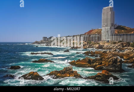 La vie moderne, les appartements de la station balnéaire de Vina del Mar, V Region de Valparaiso, Chili Banque D'Images