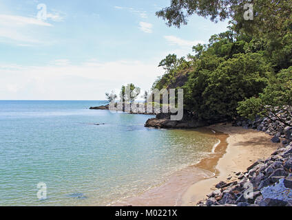 À l'extrémité sud de la magnifique plage d'Ellis, un grand arrêt après Palm Cove quand le cap nord sur l'autoroute Captain Cook en direction de Port Douglas, Queensland Banque D'Images