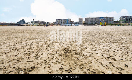 Voyage en France - vue de plage de sable fin du Touquet avec appartements (Le Touquet-Paris-Plage) sur les côtes de manche Banque D'Images