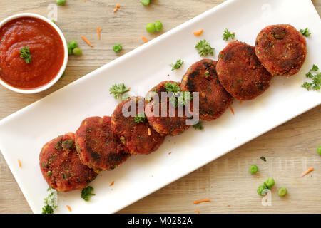 Escalope de légumes ou des croquettes sont un en-cas délicieux à base de légumes bouillis. Cela peut être mangé comme ça ou conservés à l'intérieur d'un hamburger bun et servir Banque D'Images