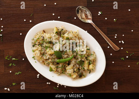 Sabudana khichdi est un plat fait avec sabudana. Plus habituellement consommées durant le jeûne des jours comme Navratri ou mahashivratri ou Ekadasi. Banque D'Images