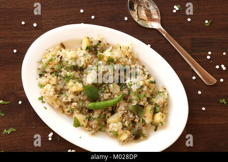 Sabudana khichdi est un plat fait avec sabudana. Plus habituellement consommées durant le jeûne des jours comme Navratri ou mahashivratri ou Ekadasi. Banque D'Images