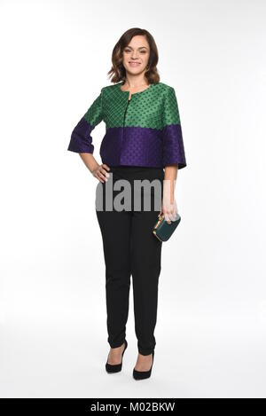 Pretty brown-haired woman posing in divers vêtements Banque D'Images