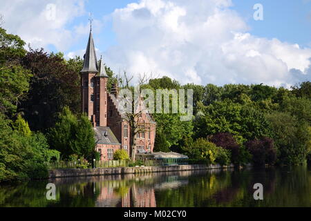 Lac Lac d'amour avec Kasteel Minnewater à Bruges, Belgique Banque D'Images