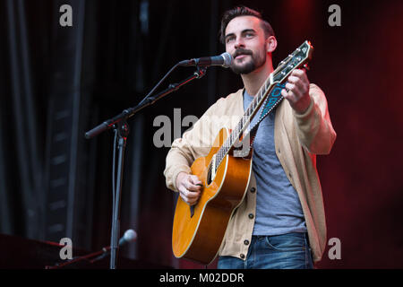 Le chanteur country et folk américain Robert Ellis effectue un concert live au festival norvégien "Piknik i Parken' à Oslo. La Norvège, 31/08 2014. Banque D'Images