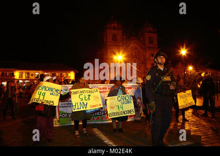 Les victimes de l'ancien président péruvien Alberto Fujimori est une stérilisation forcée de participer à des programmes de protestation contre la grâce accordée à lui, Pérou Banque D'Images