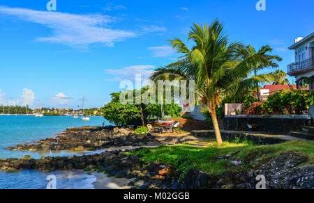 Grand Baie, Maurice - Jan 9, 2017. Maisons en bord de mer à Grand Baie, Ile Maurice. Maurice est une destination touristique majeure, 3ème rang dans le regi Banque D'Images