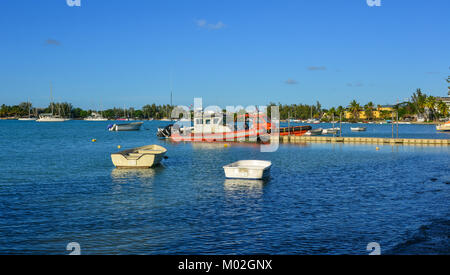 Grand Baie, Maurice - Jan 9, 2017. Petite jetée à Grand Baie, Ile Maurice. Maurice est une destination touristique majeure, 3e rang dans la région. Banque D'Images