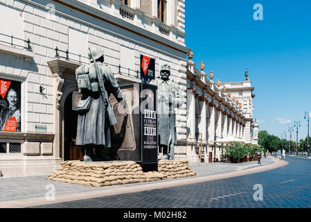 Budapest, Hongrie - le 14 août 2017 : Budapest Castle Bazaar et les jardins royaux. Banque D'Images