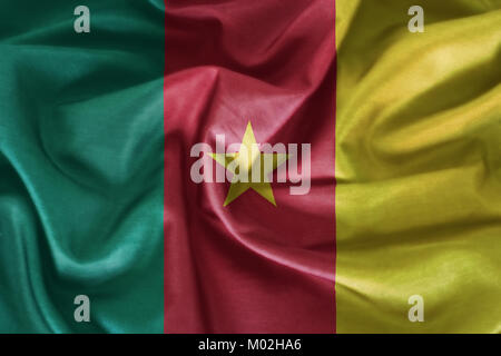 Drapeau Cameroun sur le tissu ,texture style vintage Banque D'Images
