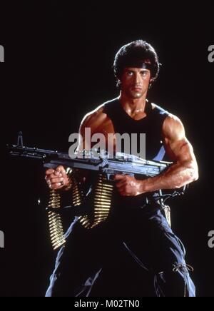 Rambo: Premier sang partie 2 année : 1985 Etats-Unis Directeur : George P. Cosmatos Sylvester Stallone Banque D'Images