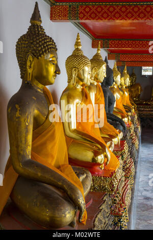 Asie,Thaïlande,Bangkok, Wat Pho temple, les statues de Bouddha Banque D'Images