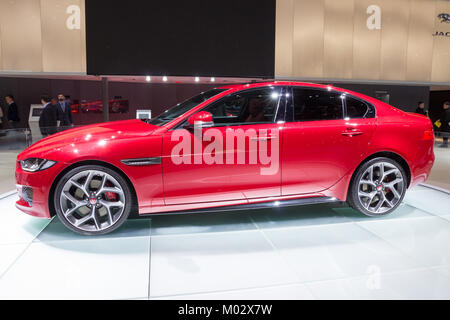 Genève, SUISSE - Le 3 mars 2015 : Jaguar XE présenté à la 85e International Salon Automobile de Genève à Palexpo. Banque D'Images