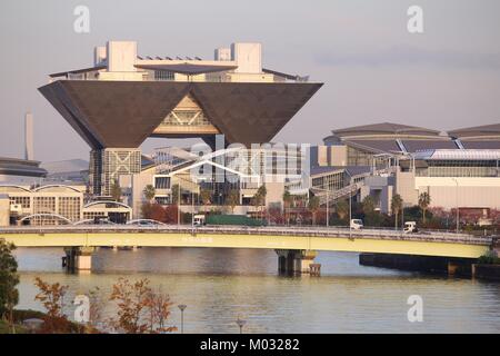 TOKYO, JAPON - 2 décembre 2016 : l'architecture moderne de Tokyo Big Sight au Japon. La Convention and Exhibition Centre est situé à Minami Ariake dis Banque D'Images