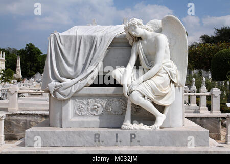 Cuba - angel statue dans le principal cimetière de La Havane. Nécropole Cristobal Colon. Banque D'Images