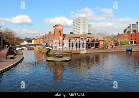 L'eau du réseau du canal de Birmingham - célèbre Birmingham-Fazeley rond-point. West Midlands, Angleterre. Banque D'Images