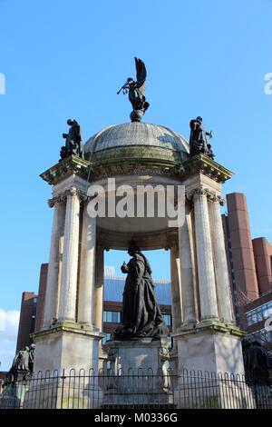 Liverpool - city dans le comté de Merseyside de North West England (UK). Célèbre Reine Victoria - monument commémoratif de style Beaux-Arts. Banque D'Images