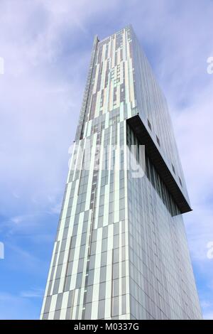 MANCHESTER, ANGLETERRE - 22 avril : Beetham Tower le 22 avril 2013 à Manchester, au Royaume-Uni. L'utilisation mixte gratte-ciel est le plus grand bâtiment à Manchester (157m tal Banque D'Images