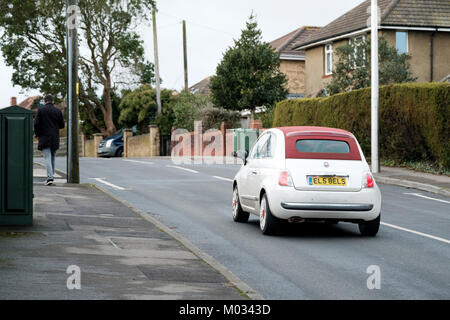 Une Fiat 500 portant le numéro unique personnalisé plaques UK qui sont arrangés pour épeler ELS BELS.Le numéro 5 et le numéro 8 sont utilisés pour représenter les S et B Banque D'Images